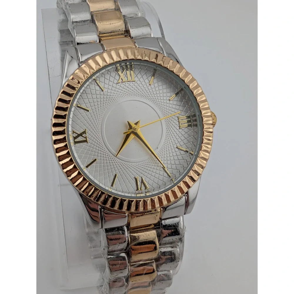 Women's Quartz Watch 30mm Case Two Tone 7.5
